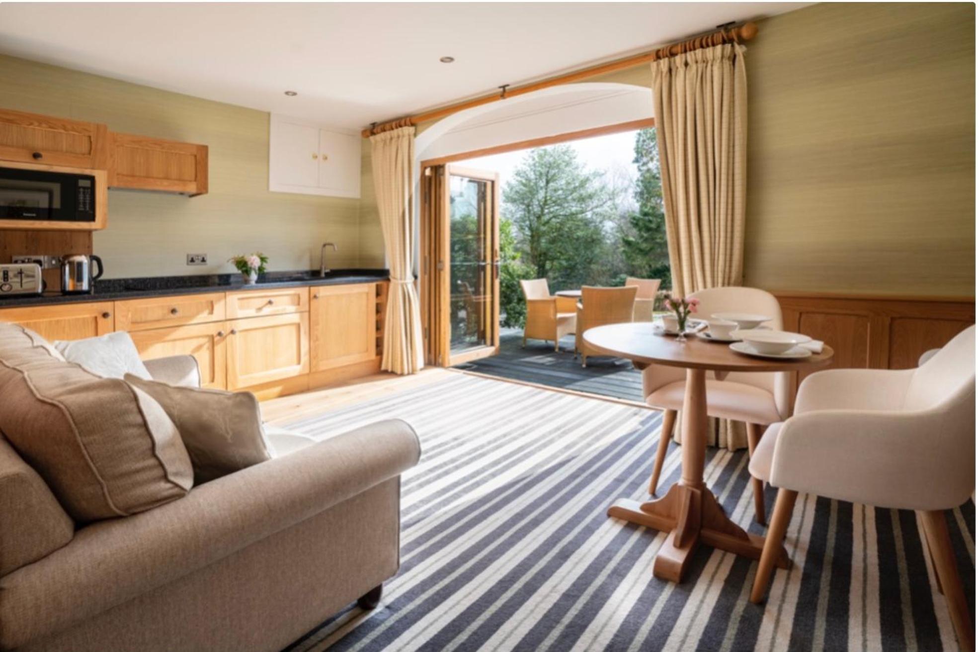Yewfield Self Catering Apartments Хоуксхед Экстерьер фото